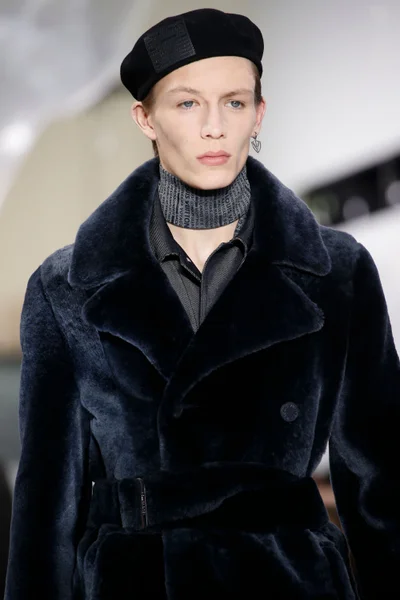 Look 17